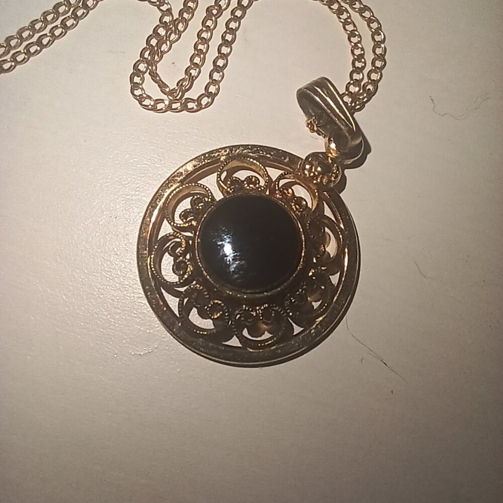 Emmons 12kgf Black Onyx pendant and chain